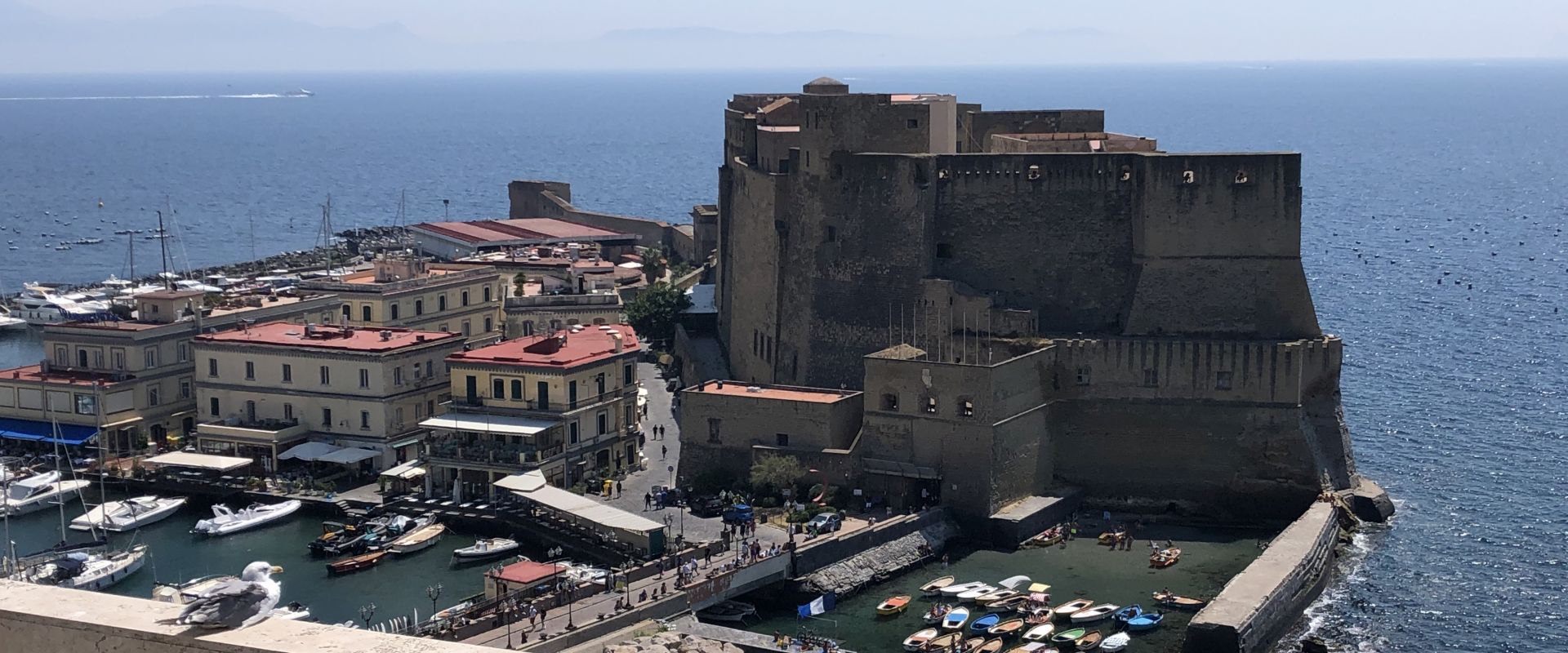 Naples Castel dell Ovo du Royal Continental 1920X800