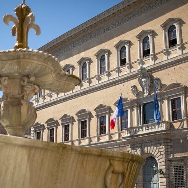 Rome Palais Farnese facade