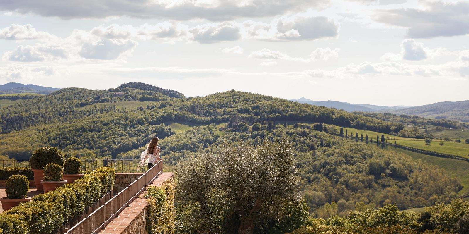 Voyagealitalienne Castello di Casole vue 1600x800 1