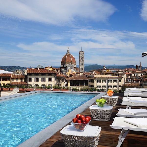 Voyagealitalienne Grand hotel de la Minerva piscine sur le toit de jour 1