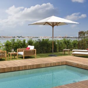 Voyagealitalienne JW Marriott la Residenza pool suite