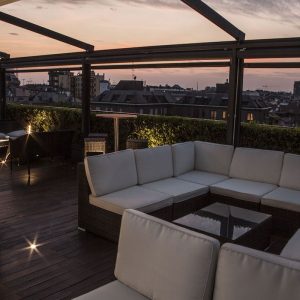 Voyagealitalienne Milano Scala sky terrace de nuit