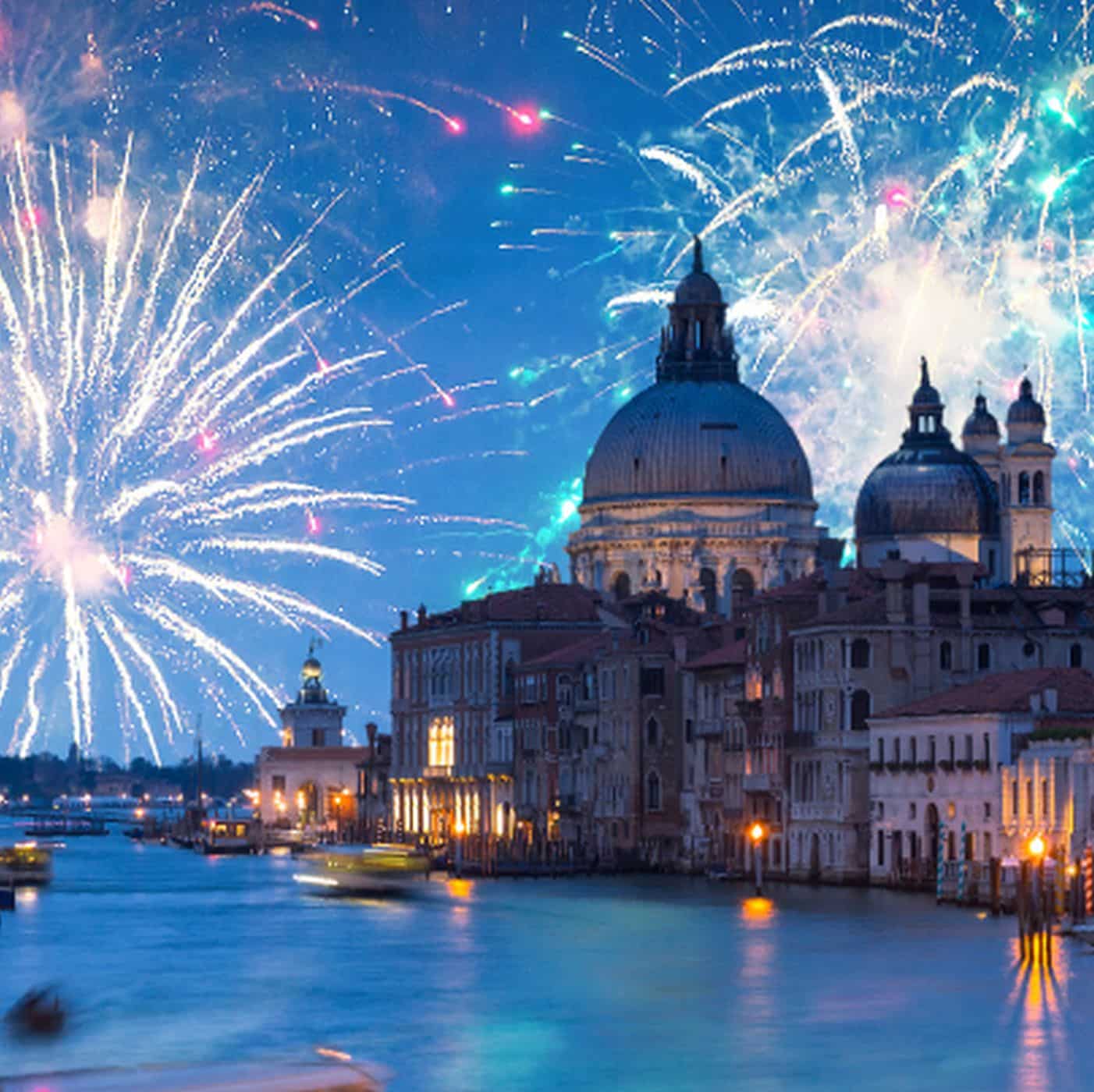 Voyagealitalienne Nouvel an feux dartifice 1400X1400