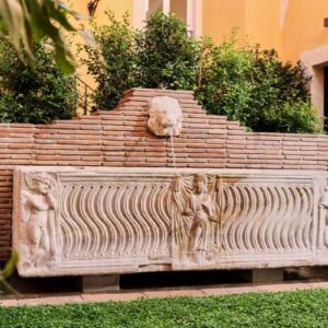 Voyagealitalienne Palazzo Ripetta piazzetta sarcophage