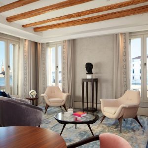 Voyagealitalienne St Regis Venice Grand Canal Suite2