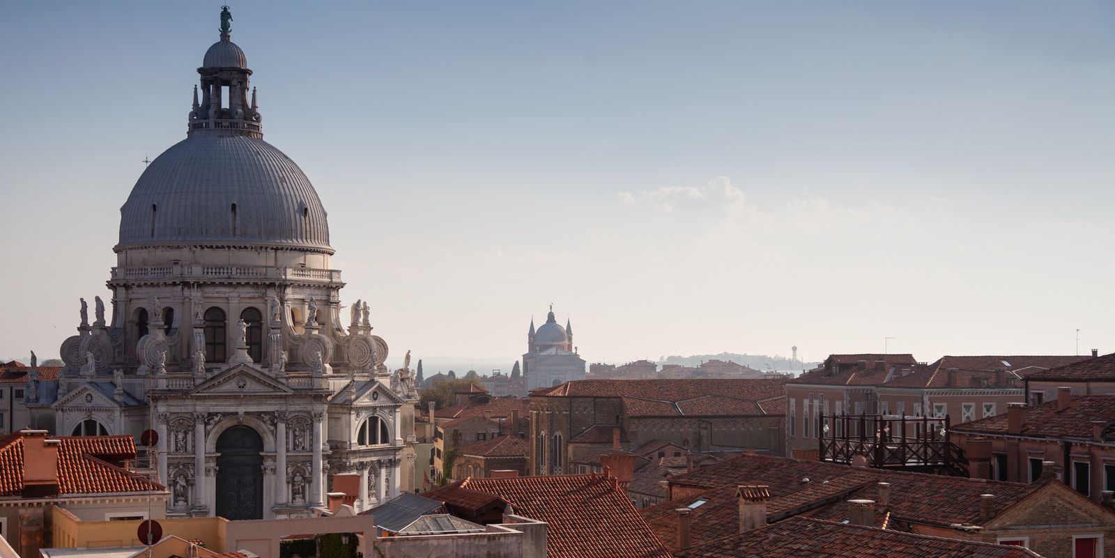 Voyagealitalienne St Regis Venice Vue Santa Maria 1600x800 1