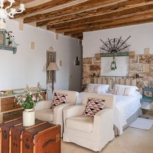 Voyagealitalienne Masseria Montenapoleone rustic room deluxe mandorlo