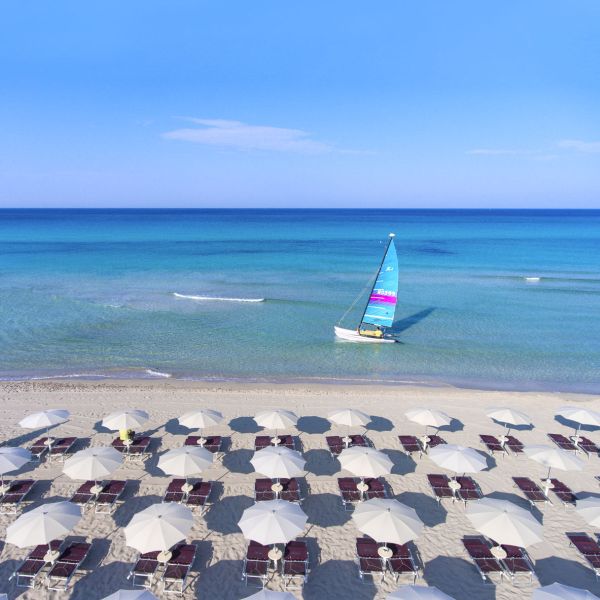 Voyagealitalienne Vivosa Apulia Resort plage voile 600X600