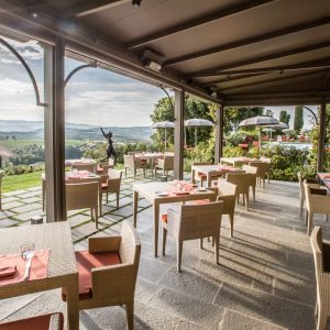 Voyagealitalienne CastellodelNero restaurant la Taverne piscine