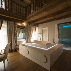 Voyagealitalienne Cortedeipapi exclusive suite spa