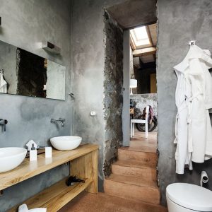Voyagealitalienne Monaci delle terre nere salle de bains