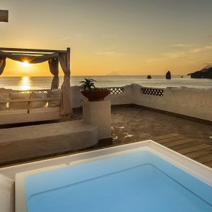 Voyagealitalienne Therasia chambre terrasse avec jacuzzi